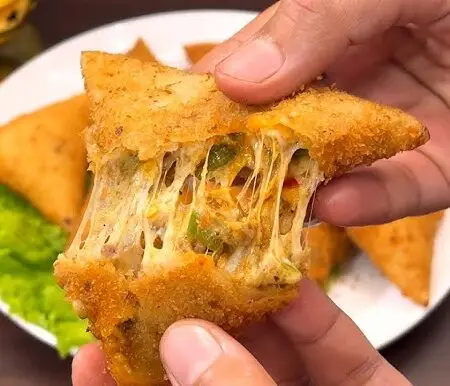 Chicken Cheese Samosas (12 pcs)