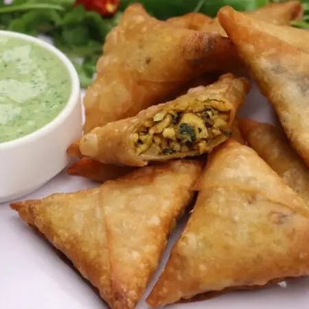 Chicken Qeema Samosas (12 pcs) + 1 pc Free